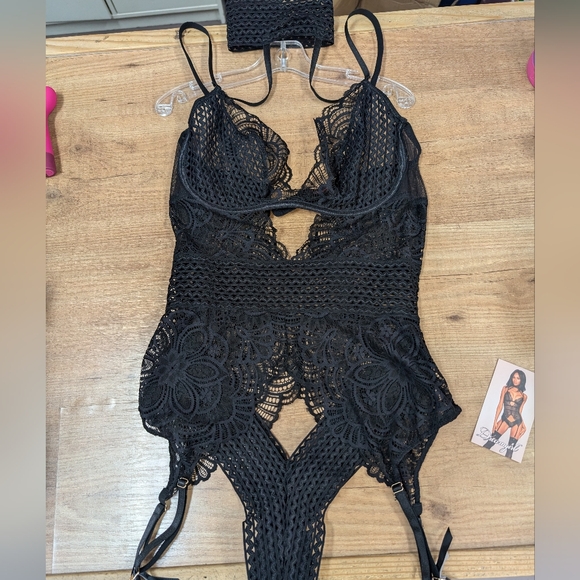 Dreamgirl Scalloped Stretch Lace Garterteddy with Collar - Picture 5 of 7